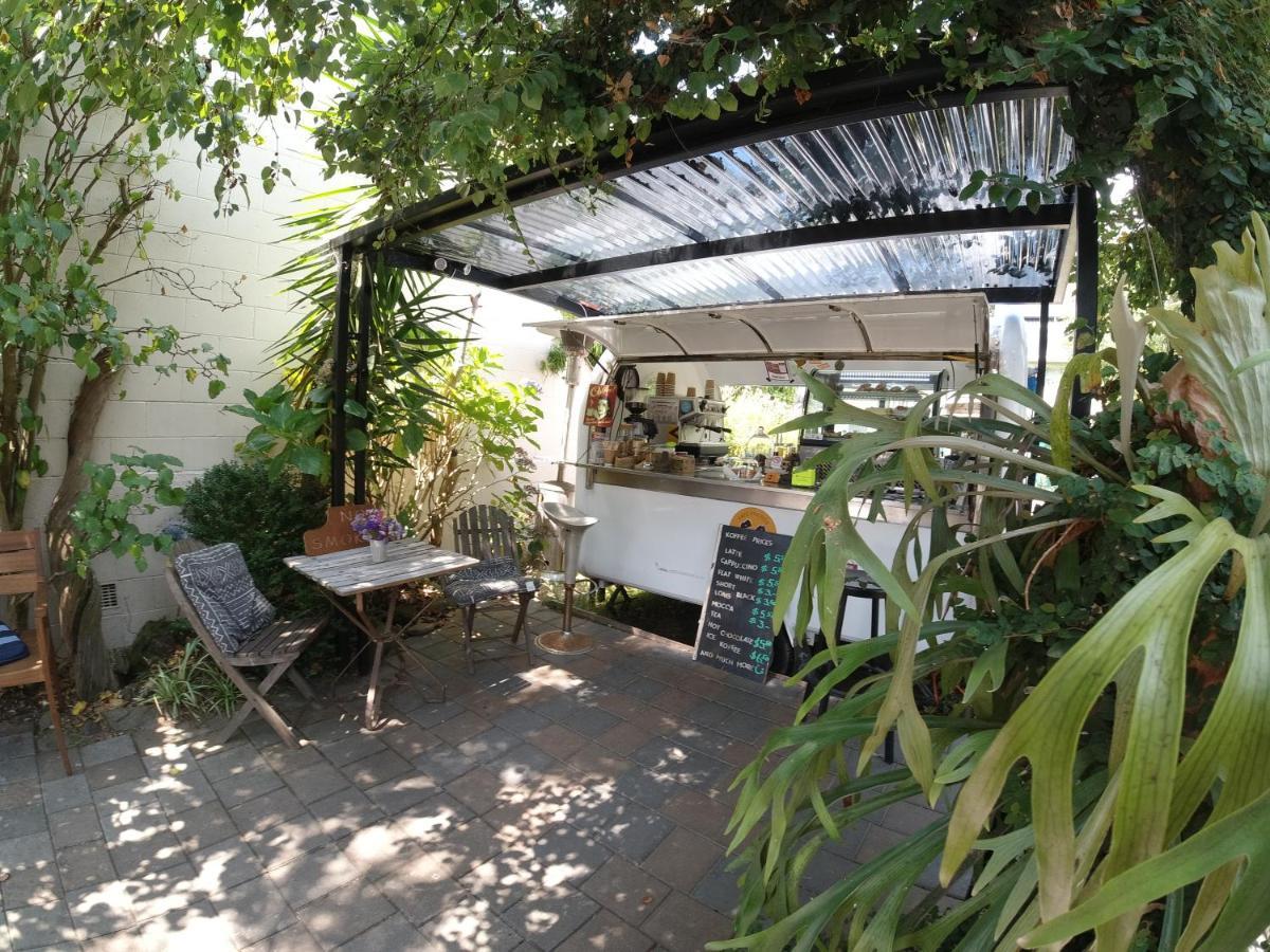 Oasis Accommodation Опотики Екстериор снимка